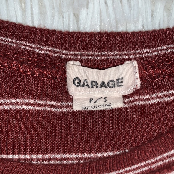 soft and stretchy-CROPPED RED TEE!! s - Picture 2 of 3